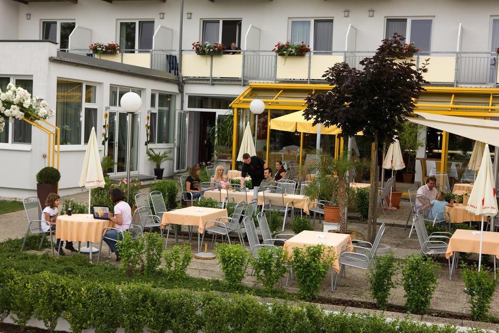 Hotel & Restaurant Seehof Подерсдорф-ам-Зе Екстер'єр фото